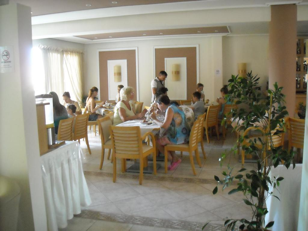 Iris Hotel Nea Kallikrateia Εξωτερικό φωτογραφία