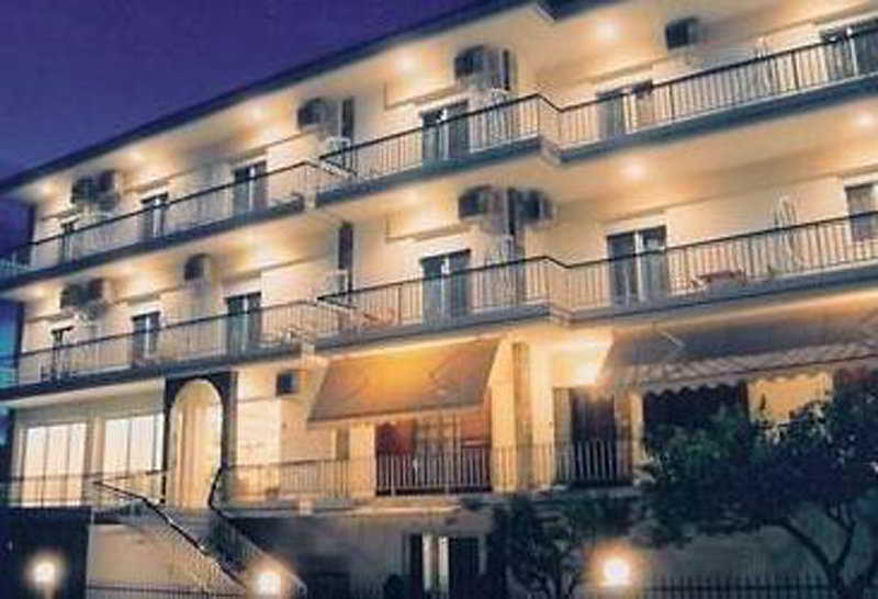 Iris Hotel Nea Kallikrateia Εξωτερικό φωτογραφία